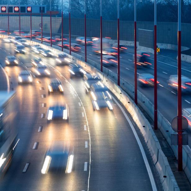 ++ ARCHIVBILD/THEMENBILD ++ KLIMA-GLOSSAR: VERKEHRVERKEHR/STRASSENVERKEHR/AUTO/AUTOBAHN/STAU/KLIMASCHUTZGESETZ