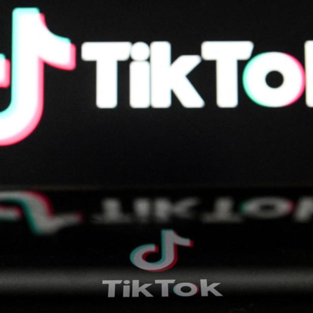 Weißer TikTok-Schriftzug