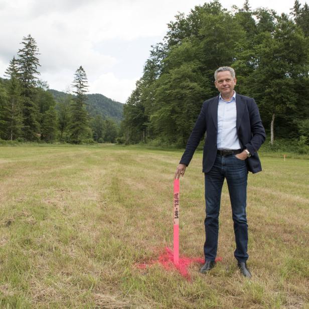 An diesem Punkt soll der Bohrsturm stehen (Skizze im Maßstab). Die Nähe zum Nationalpark Kalkalpen sorgt für heftige Kritik am Gasförderprojekt von ADX (Geschäftsführer Paul Fink).