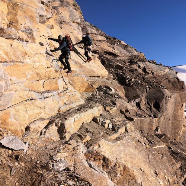 Der Zustieg zur Oberwalderhütte war früher ein Gletscherweg, heute ist er ein Klettersteig.