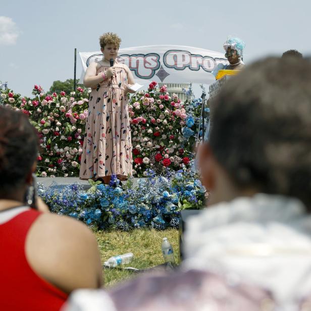 Transgeschlechtliche Jugendliche feiern ihren Schulabschluss (&quot;Trans Prom&quot; in Washington, D.C., im Mai 2023)