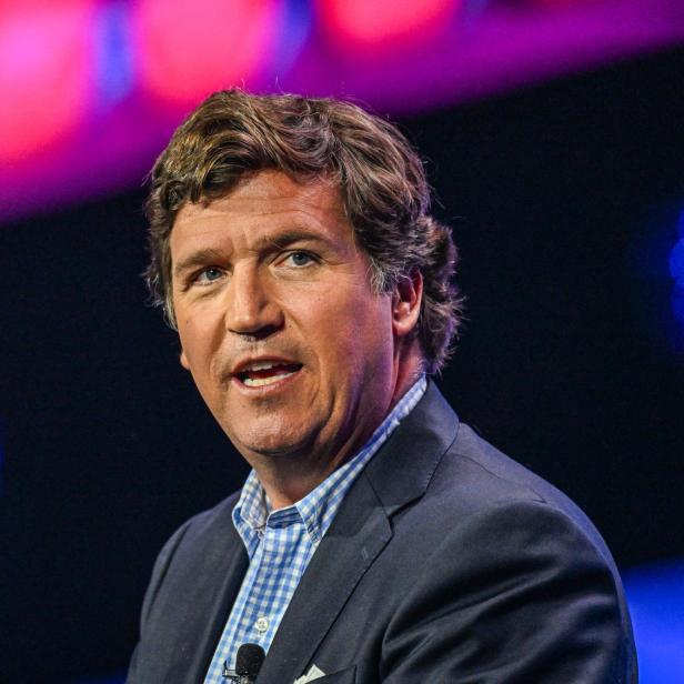 Tucker Carlson im Juli 2023 auf einer Konferenz in Florida.