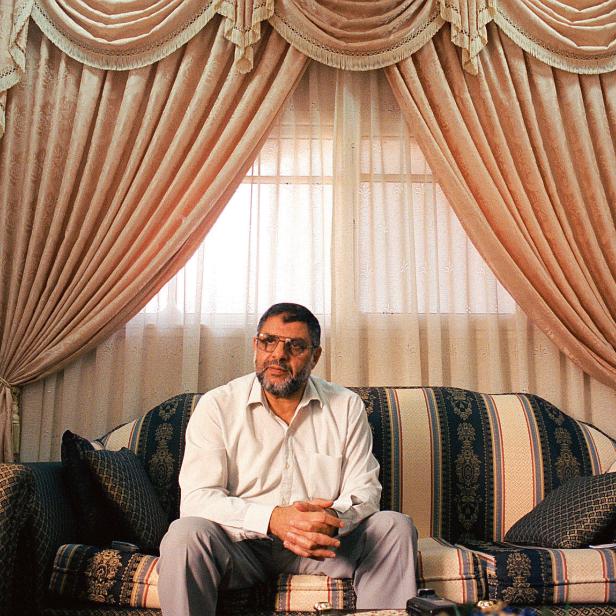 Hamas-Chef Abdelasis Al-Rantisi 2002 in seiner Wohnung in Gaza