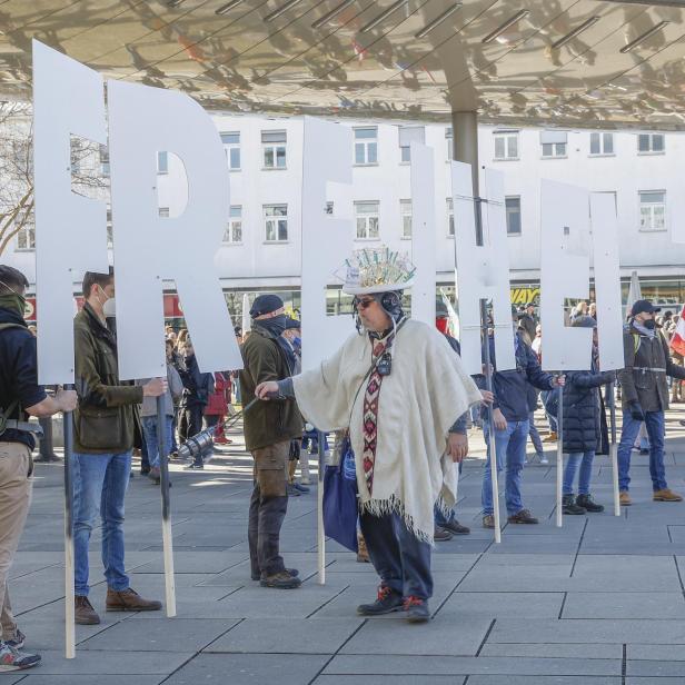 Eine Demonstration gegen die Corona-Maßnahmen am Samstag, 12. Feber 2022, in Graz.