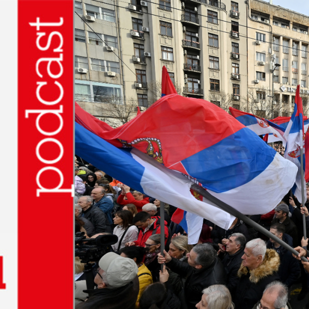 Demonstranten am 30. Dezember 2023 im Stadtzentrum von Belgrad