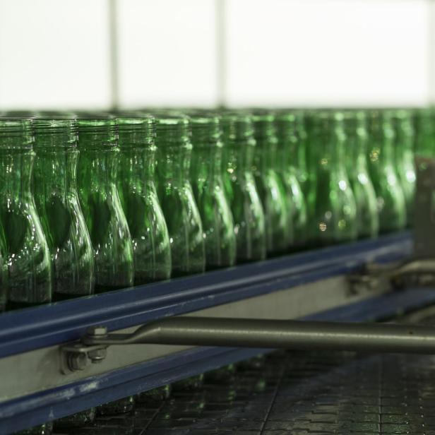 Seit 10 Jahren produziert Coca-Cola Österreich in Edelstal. Seither konnte der Wasserverbrauch um 45 Prozent gesenkt werden.