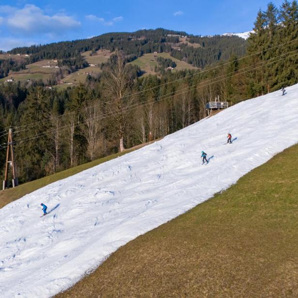 Skipiste von der Hohen Salve nach Hopfgarten im Brixental, aufgenommen am Dienstag, 13. Februar 2024.