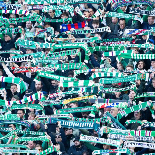 Rapid-Fans am Sonntag, 25. Februar 2024, während einer Admiral Bundesliga-Begegnung, 20. Runde, zwischen SK Rapid und FK Austria Wien in Wien. 