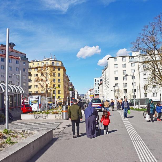 Der Wiener Reumannplatz mit Blick Richtung Favoritenstraße.