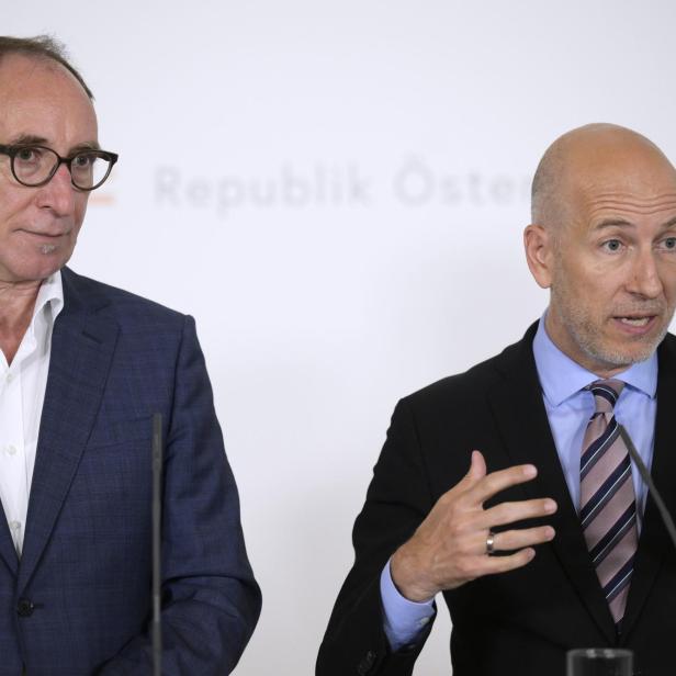 Sozialminister Johannes Rauch und Wirtschaftsminister Martin Kocher (R.)