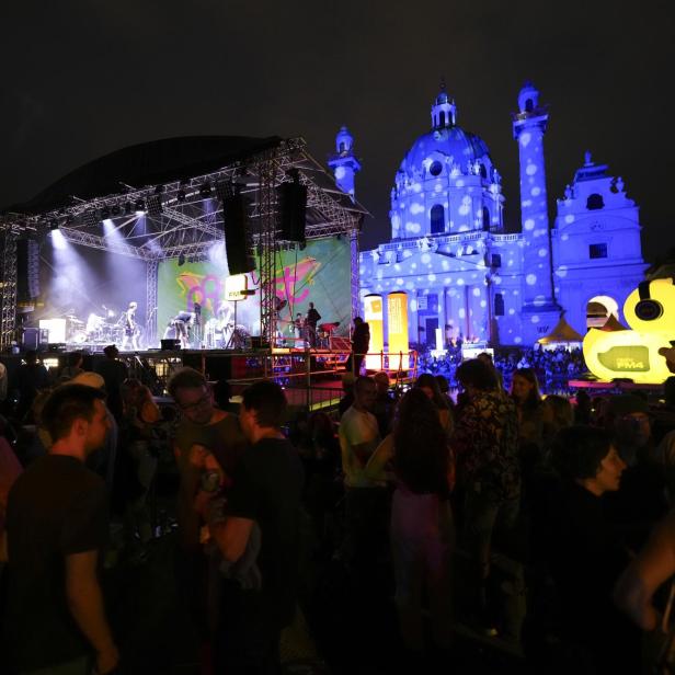 Blick auf die Seebühne am Karlsplatz im Rahmen der Eröffnung des 14. Wiener Popfests