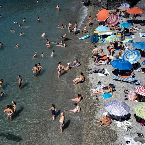 Badegäste in Monterosso, Cinque Terre, im August 2024