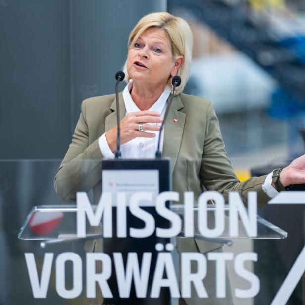 Verteidigungsministerin Klaudia Tanner 