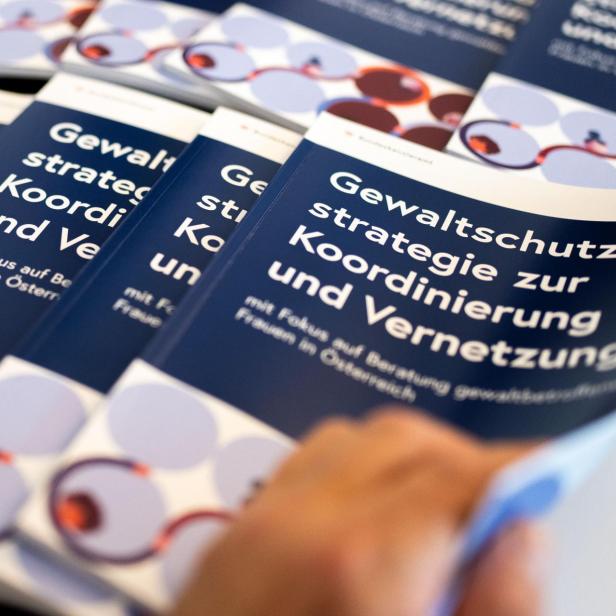 Folder mit Infos zu Gewaltschutz 