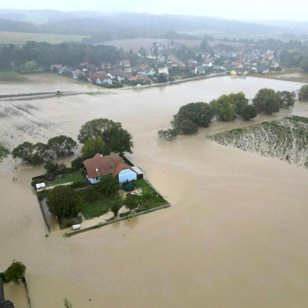 Überflutungen in der Nähe von Böheimkirchen, aufgenommen am Sonntag, 15. September 2024.