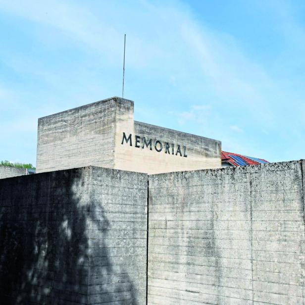 Das Krematorium des ehemaligen Konzentrationslagers Gusen I, mitten in einer Wohnsiedlung.
