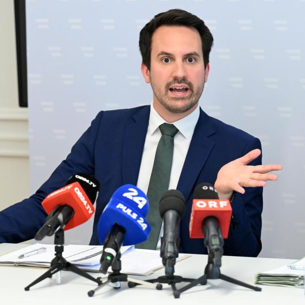 Bildungsminister Christoph Wiederkehr (NEOS) am Montag, 5. Mai 2025, anl. eines Pressegesprächs des Bildungsministeriums "Entwicklung des Bildungsbudgets 2025/26" in Wien.