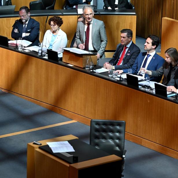 Finanzminister Markus Marterbauer (SPÖ) bei der Präsentation des Doppelbudgets