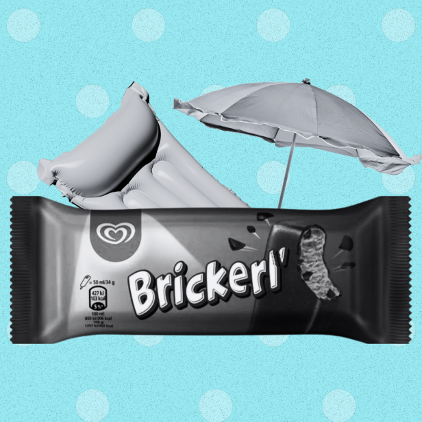 Ein schwarz-weißes Foto von einer Brickerl-Verpackung.
