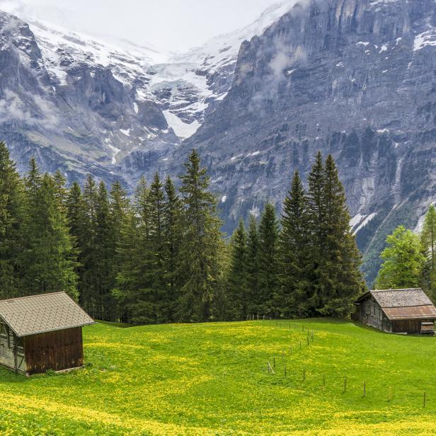 Eine Hütte in den Bergen 