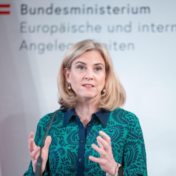 Außenministerin Beate Meinl-Reisinger am Donnerstag, 10. Juli 2025, während einer PK nach Gesprächen zur aktuellen Lage im Nahen Osten im Außenministerium in Wien.