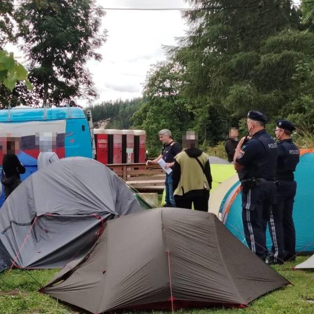 27. Juli 2025: Polizeirazzia am Museumsgelände Peršmanhof in Bad Eisenkappel, Kärnten 46-217551554