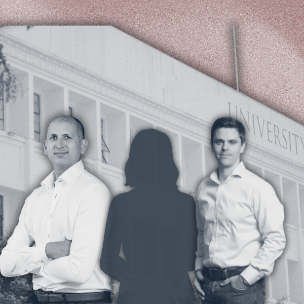 Vor einem Universitätsgebäude stehen drei Personen: Wali Malik links, Gernot Wagner rechts, in der Mitte die Silhouette einer Frau.