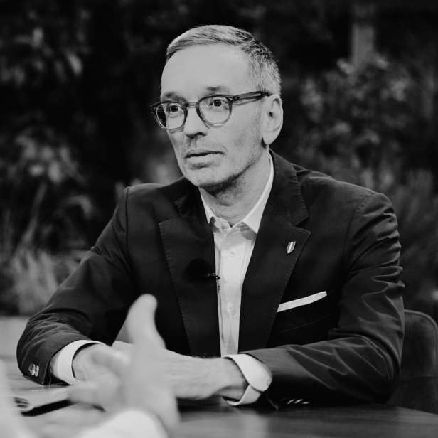 zu sehen ist FPÖ-Parteichef Herbert Kickl während des ORF Sommergesprächs
