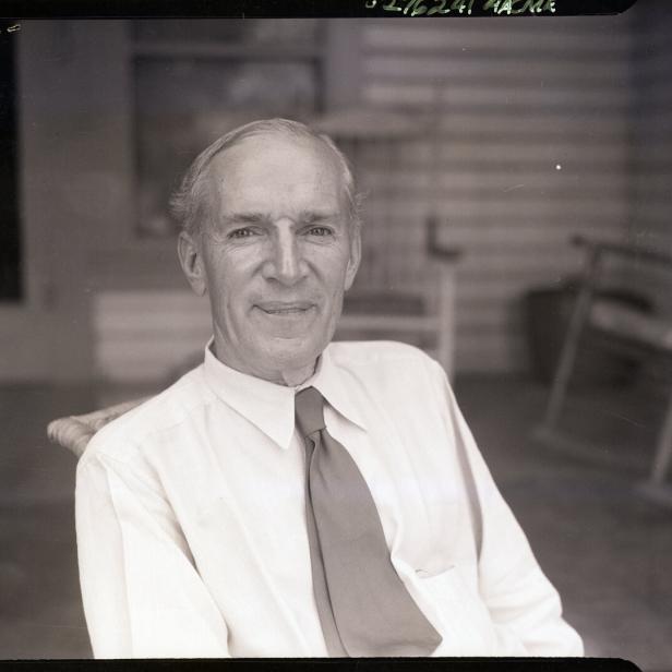 Upton Sinclair Das Foto zeigt den US-Romancier Upton Sinclair im Jahr 1934