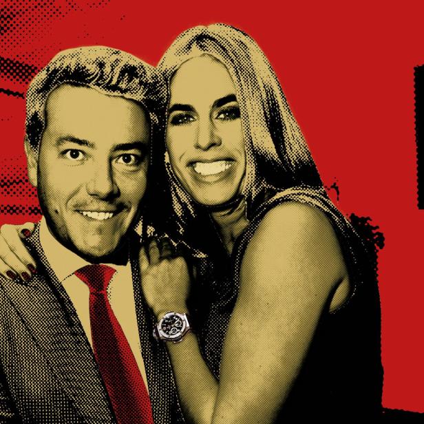 René Benko mit Frau Nathalie in inniger Umarmung vor der Kamera