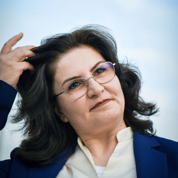 Fatma Akay-Türker war von 2018 bis 2020 Frauensprecherin der Islamischen Glaubensgemeinschaft, IGGÖ. Fatma Akay-Türker streicht sich durchs Haar