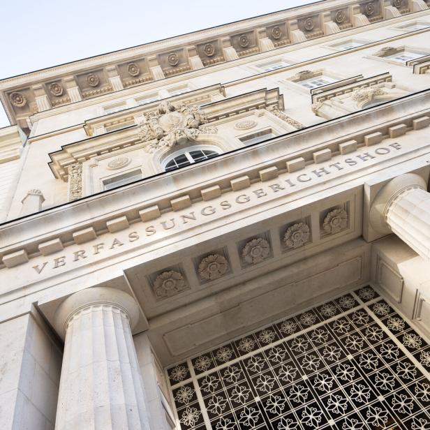 Der Eingang zum Verfassungsgerichtshof in der Wiener Innenstadt