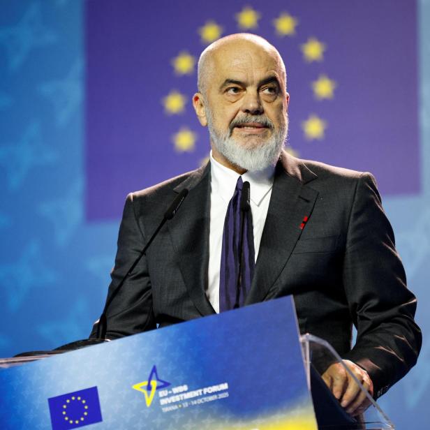 Albaniens Ministerpräsident Ei Rama hält eine Rede beim EU-Western Balkans Investment Forum in Tirana. 