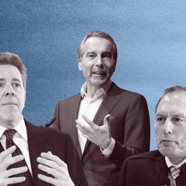 Eine Kollage vor blau-grauem Hintergrund mit Harald Mahrer, Christian Kern, Josef Moosbrugger