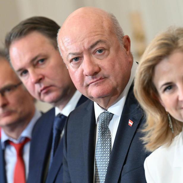 Finanzminister Markus Marterbauer (SPÖ), Vizekanzler Andreas Babler (SPÖ), Bundeskanzler Christian Stocker (ÖVP) und Außenministerin Beate Meinl-Reisinger (NEOS) anl. eines Arbeitsgesprächs der Bundesregierung im Bundeskanzleramt 