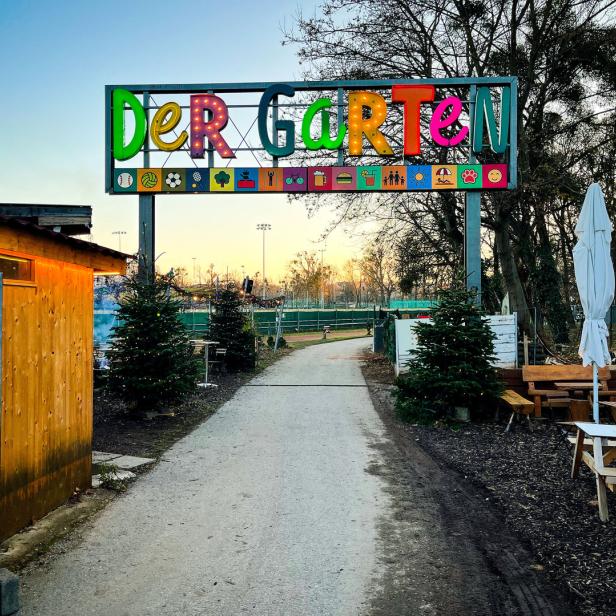 Das Bild zeigt den Eingang zum "All you can eat" Weihnachtsmarkt