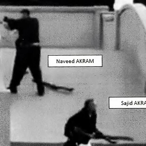 Ein Überwachungskamera-Foto von den beiden Attentätern vom Bondi Beach: Sajid Akram und Naveed Akram