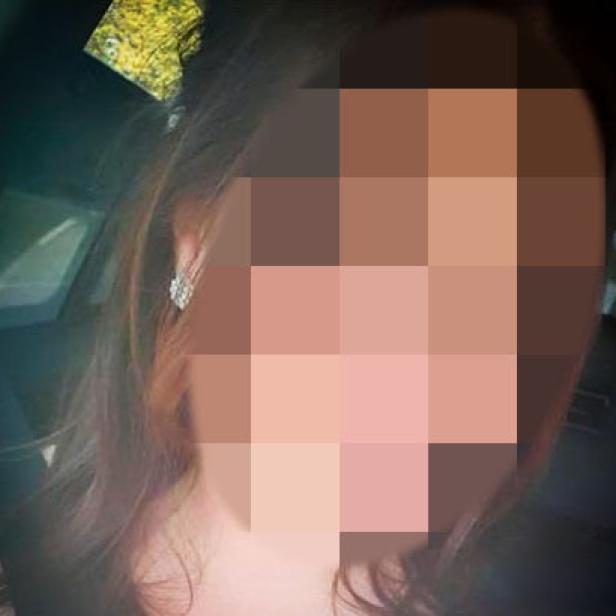 Frau mit unkenntlichem Gesicht