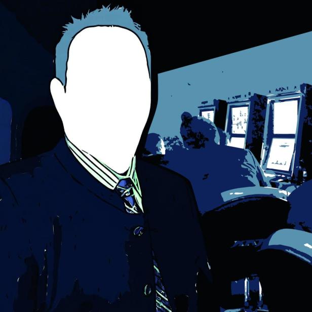 Der mutmaßliche Capo einer Glücksspielbande, anonymisiert vor Spielautomaten