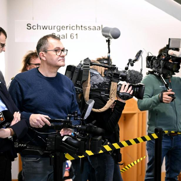 zu sehen sind Medienvertreter, im Rahmen eines Prozesses gegen ÖVP-Klubobmann Wöginger und zwei Finanzbeamte wegen Amtsmissbrauchs, aufgenommen am Mittwoch, 11. Februar 2026 in Linz.