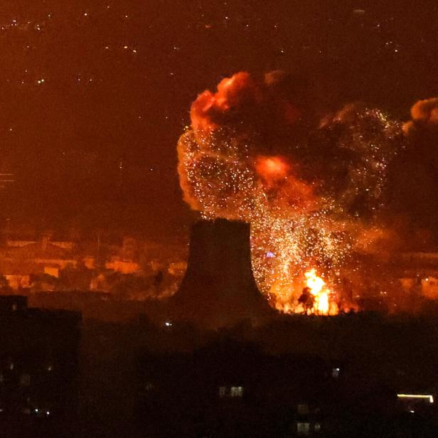 Eine Explosion bei einem Kraftwerk, Feuer