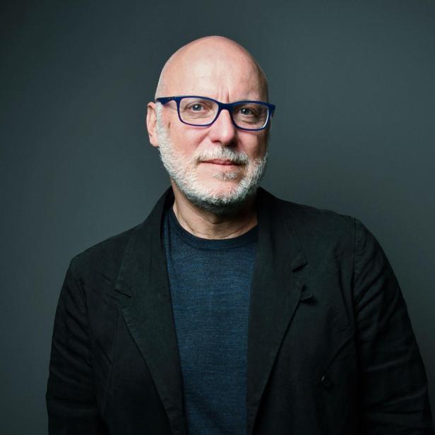 zu sehen ist ein Porträtfoto des profill-Kolumnisten Stefan Wallner.