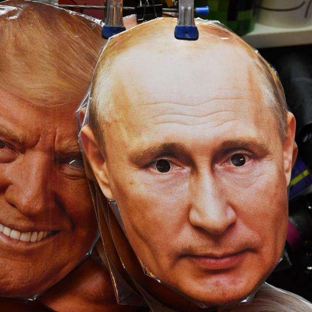 Maske von Donald Trump und Wladimir Putin