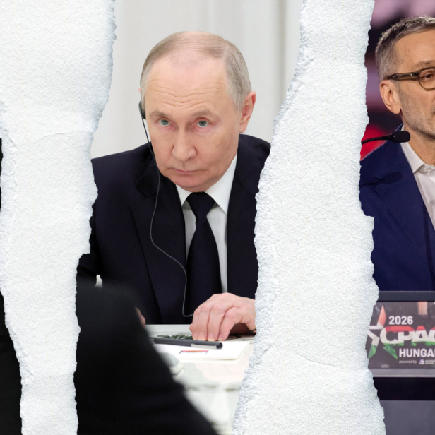 Fotocollage: US-Präsident Donald Trump, Russlands Präsident Wladimir Putin und FPÖ-Chef Herbert Kickl, sie werden von zerrissenem Papierstreifen getrennt.