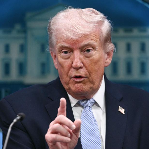 Bei einer Pressekonferenz im Weißen Haus am 6. April droht Donald Trump dem Iran mit Militärschlägen 