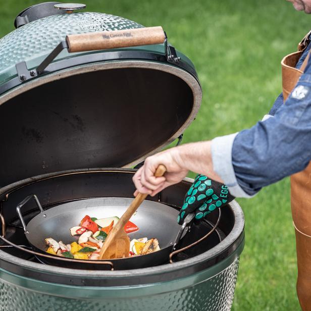Ein Grill im Garten 