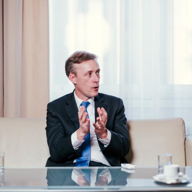 Jake Sullivan beim profil-Interview in Wien