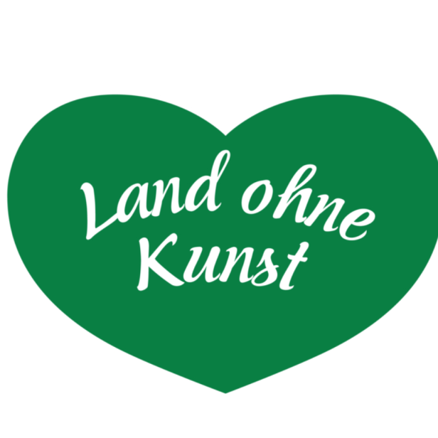Grünes Herz mit weißer Aufschrift „Land ohne Kunst“ auf weißem Hintergrund.