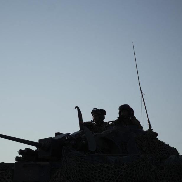 Soldaten auf einem Panzer