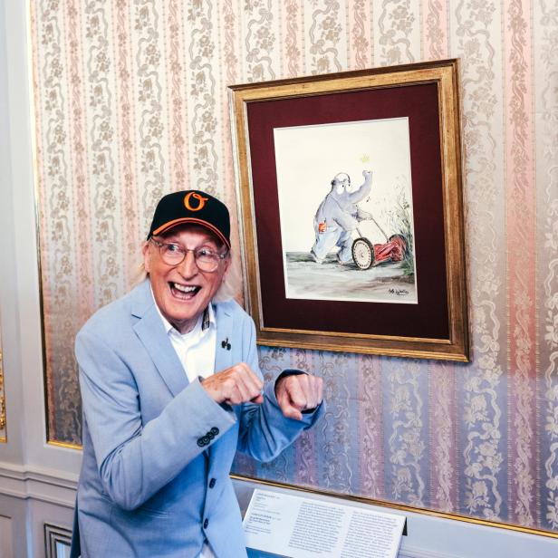 Der deutsche Komiker Otto Waalkes in der Wiener Albertina vor einem seiner Bilder